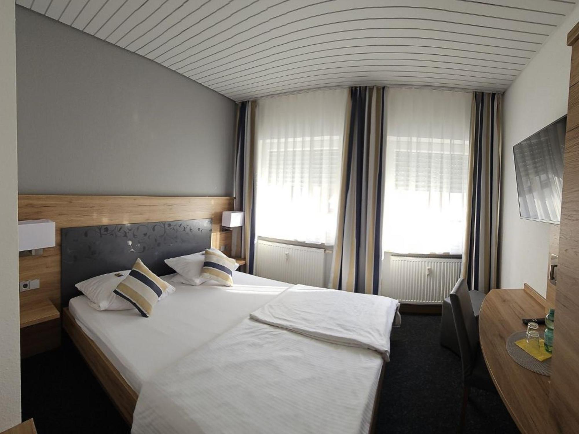 Hotel Hirsch غنزبرغ المظهر الخارجي الصورة